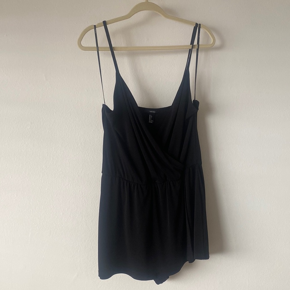 BRAND: Forever21 // SIZE:L // COLOR: Black